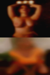 Lets naked mature me cum on her tits.